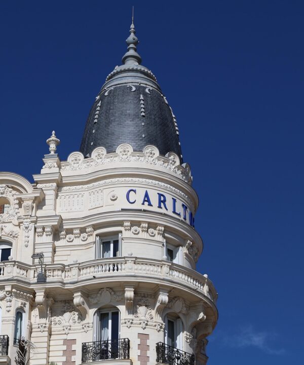 Chauffeur privé à Cannes — dépose devant palace, hotel, restaurant