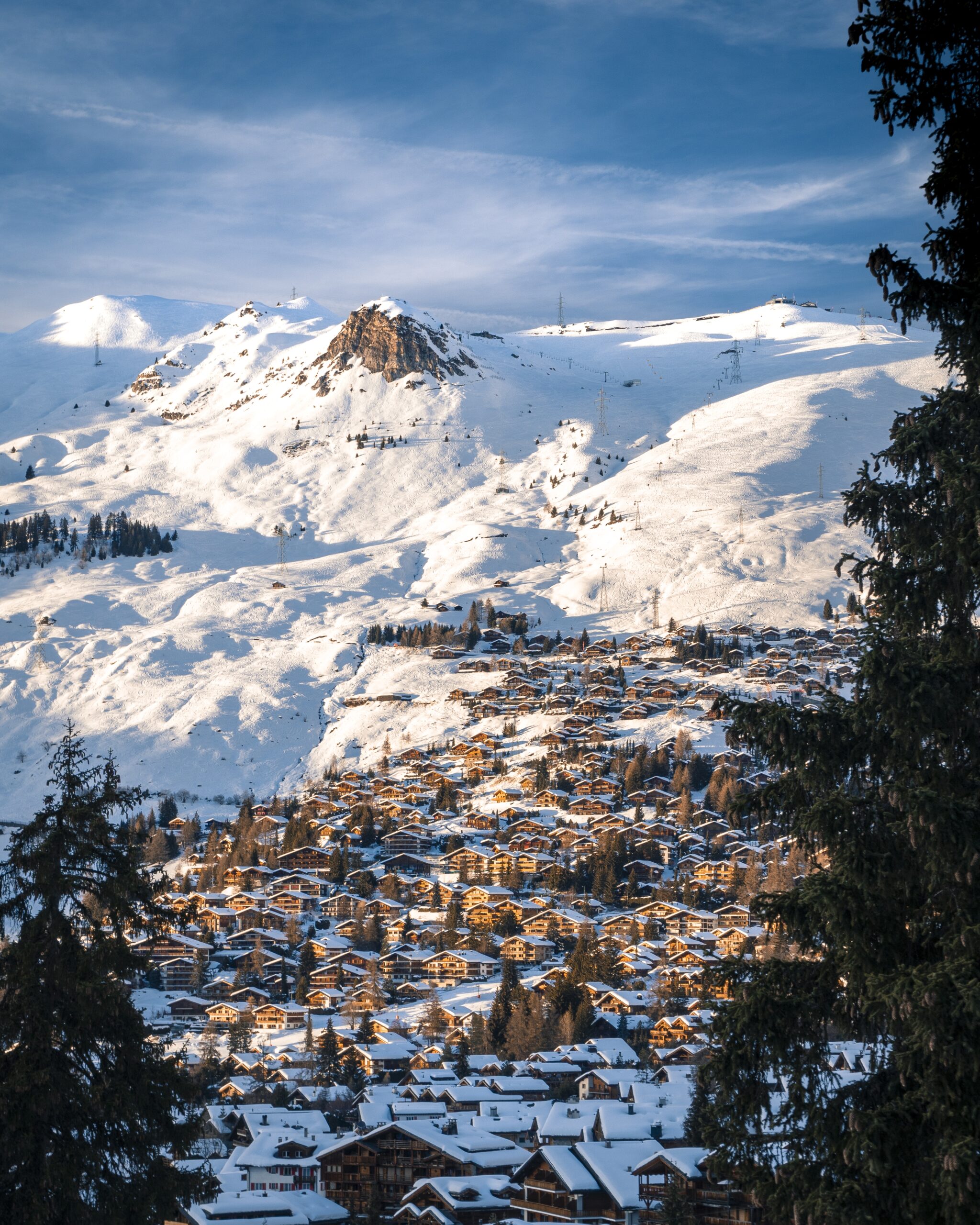 Route enneigée vers Courchevel — chauffeur expérimenté, conduite sereine