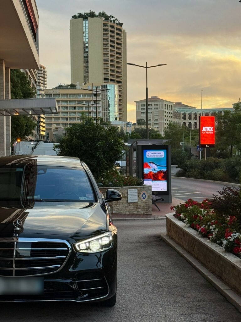 limousine de luxe a réservé disponible sur monaco