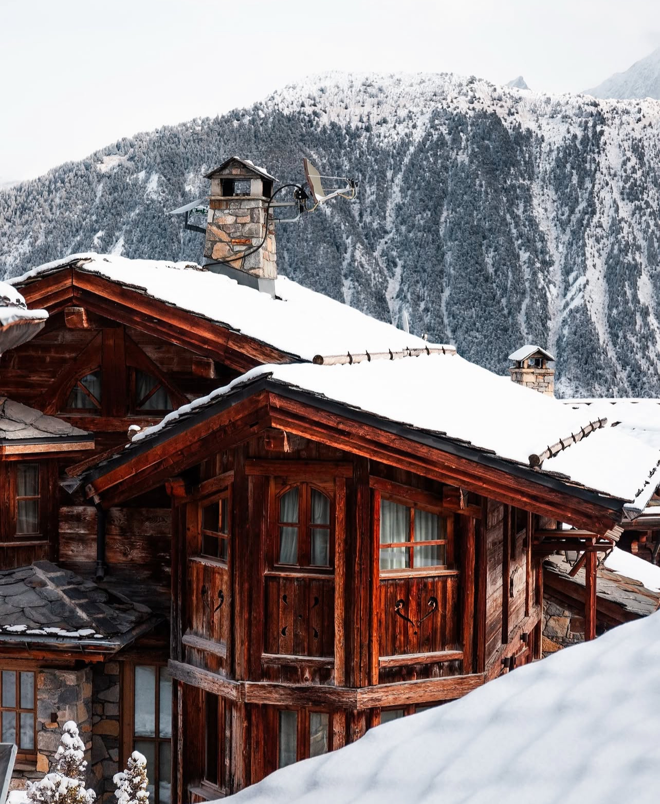 Hôtel de Courchevel — chauffeur privé, valises et skis pris en charge