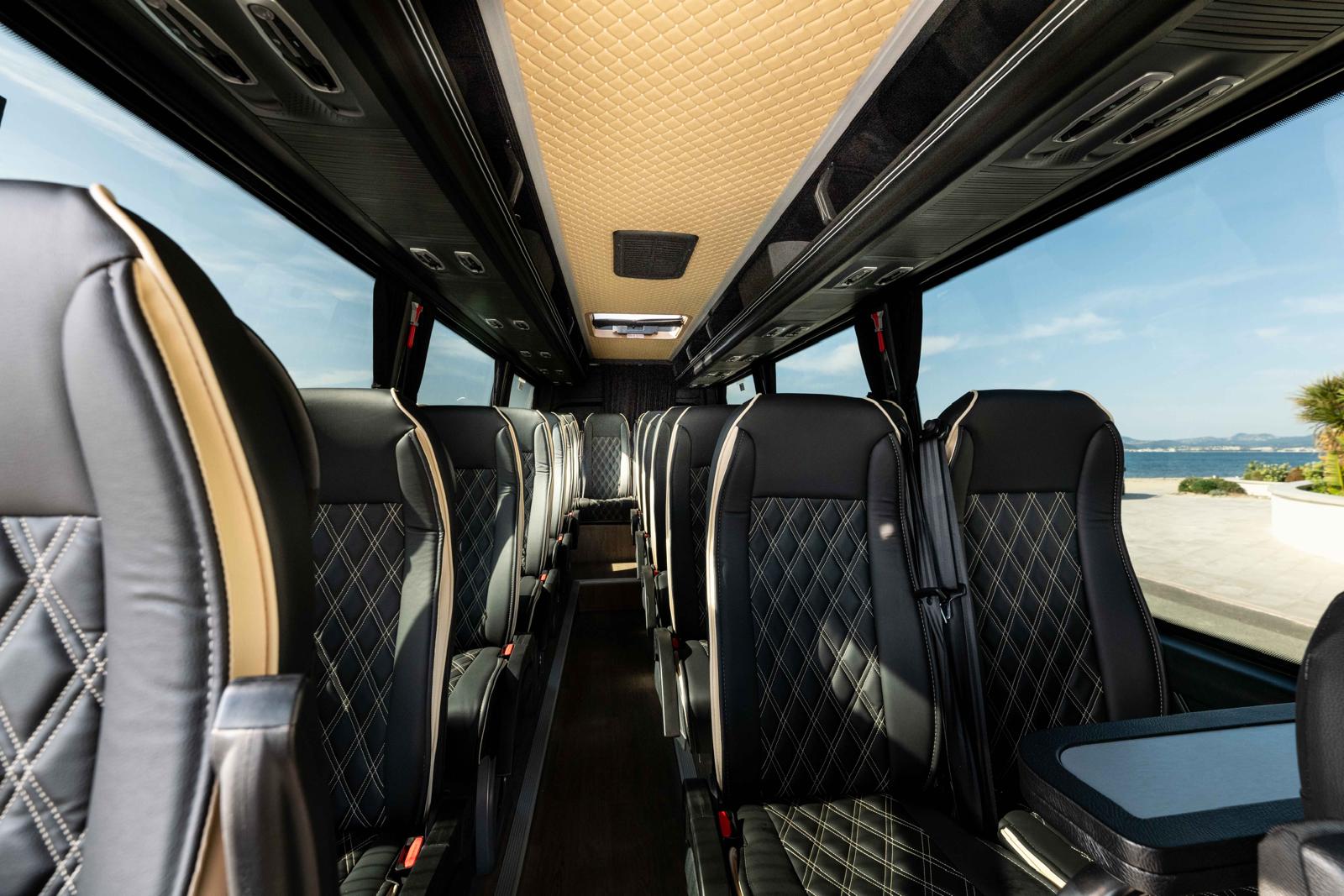 Réservation chauffeur à l’heure sur la Côte d’Azur — saisie en ligne (Nice, Cannes, Antibes, Saint-Tropez)