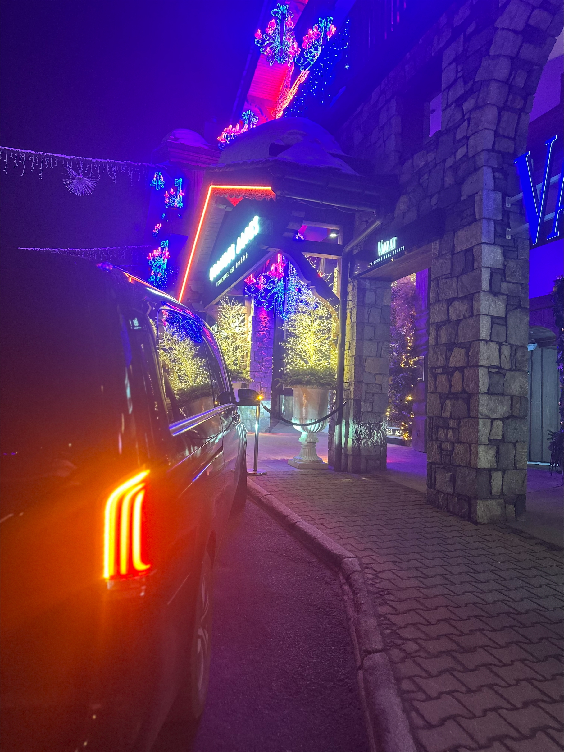 VAN EQUIPER POUR LA MONTAAGNE COURCHEVEL TRANSFERT POUR GENEVE