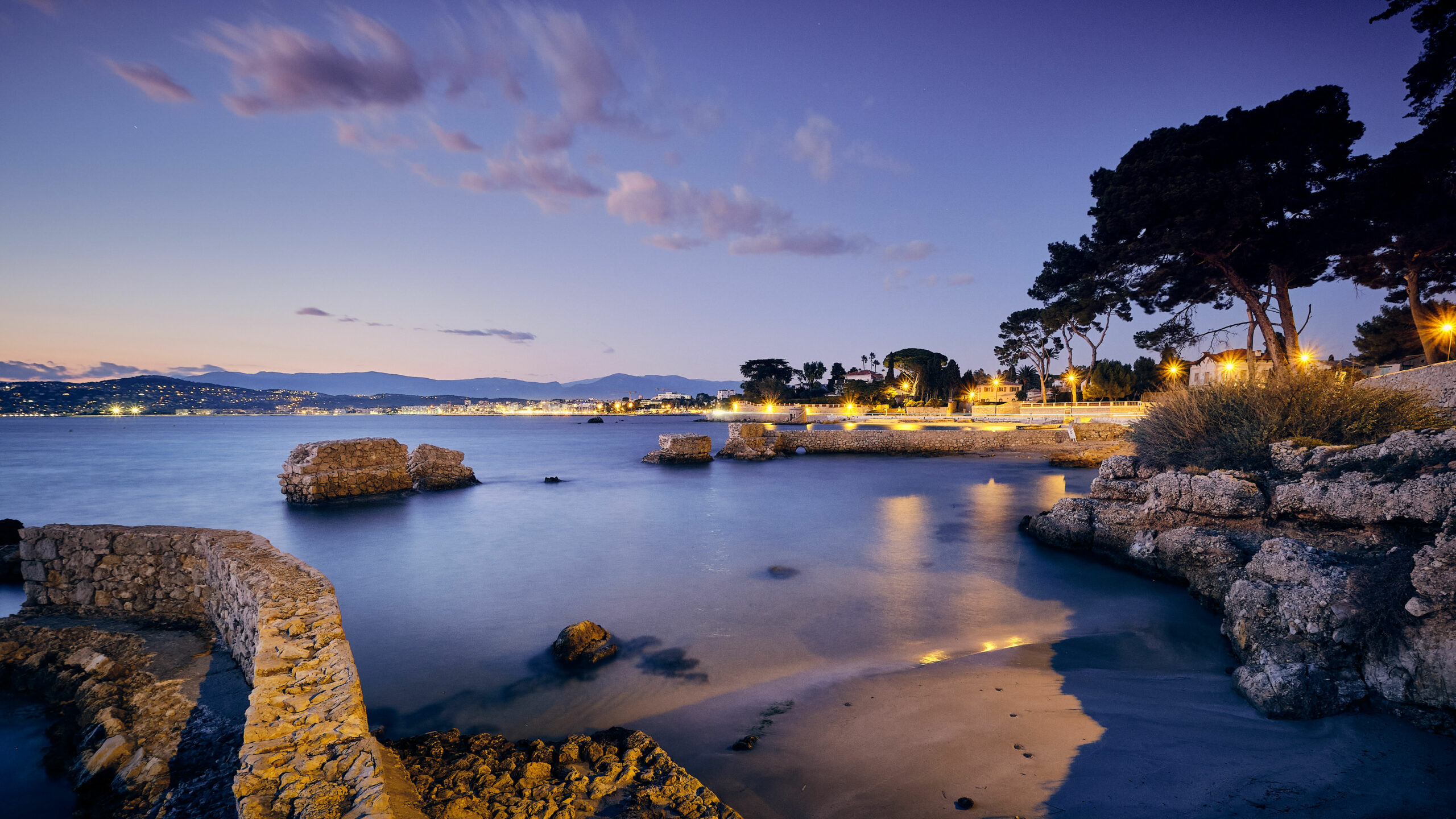 Plage & beach club — dépose en van Mercedes