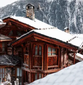 Hôtel de Courchevel — chauffeur privé, valises et skis pris en charge